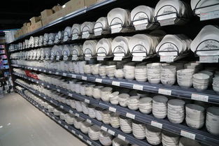 平?jīng)鋈送湍曦?就去世紀(jì)華聯(lián)購物廣場(chǎng)